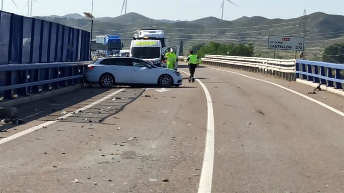 Heridas leves dos personas en un accidente de tráfico en la N-232, en El Burgo de Ebro.