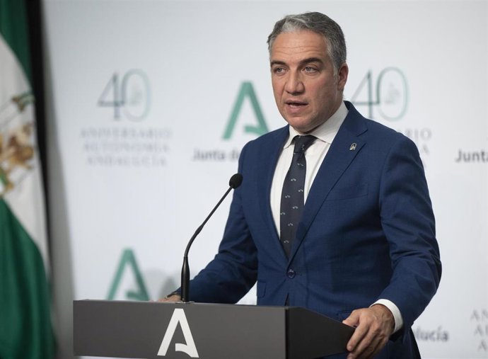 El consejero de la Presidencia, Administración Pública e Interior y portavoz del Gobierno andaluz, Elías Bendodo, durante su intervención en la rueda de prensa semanal posterior a la reunión del Consejo de Gobierno de la Junta de Andalucía en el Palacio
