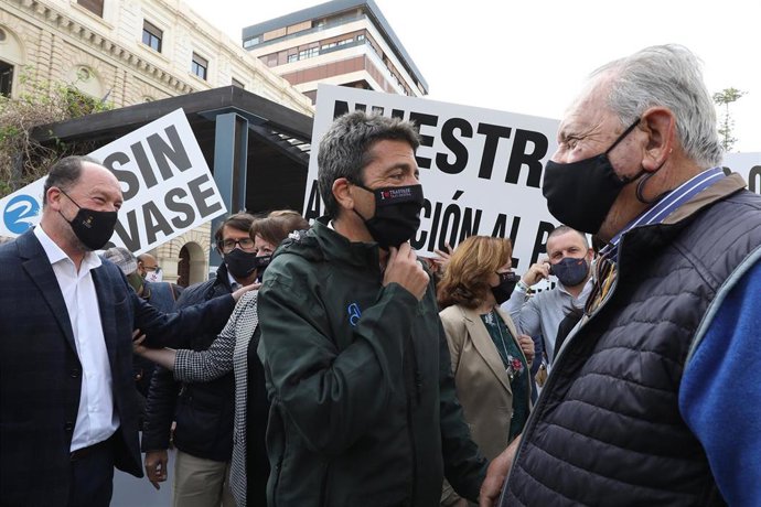 Archivo - Mazón y Aniorte en una concentración en defensa del trasvase en Alicante