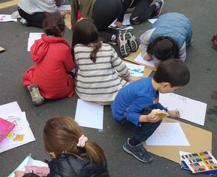 Archivo - Alumnos de un colegio vasco en una de las actividades de la AMPA