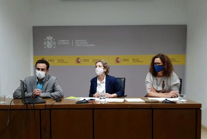 La presidenta del Consell de Mallorca, Catalina Cladera, y la delegada del Gobierno en Baleares, Aina Calvo, durante la reunión telemática.