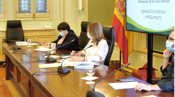 El Parlament reclama cambios normativos para mejorar la rendición de cuentas de las administraciones públicas.