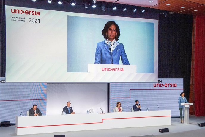 La presidenta de Santander y de Universia, Ana Botín, preside en Madrid la XXI Junta General de Accionistas de Universia en un encuentro virtual con rectores de toda España.