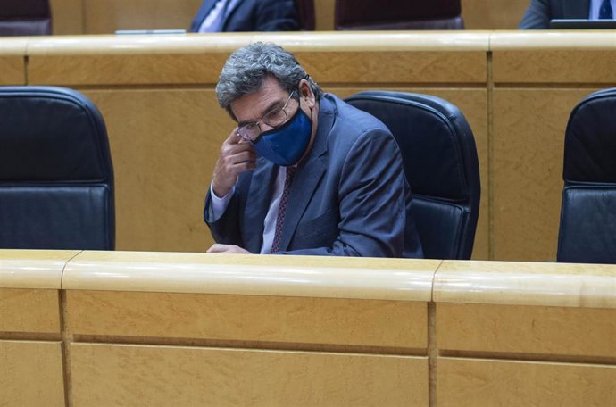 El ministro de Inclusión, Seguridad Social y Migraciones, José Luis Escrivá, durante una sesión de control al Gobierno en el Senado, a 25 de mayo de 2021, en Madrid (España). En este pleno, el Gobierno se enfrenta, entre otras, a preguntas relacionadas 