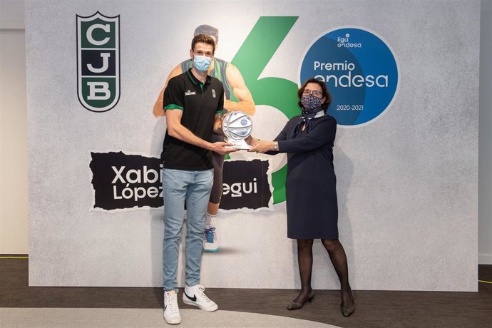 Xabi López-Aróstegui recibe el Premio Endesa 2021
