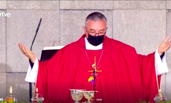 El nuevo obispo diocesano de Almería, Antonio Gómez Cantero, oficia la misa de 'La 2' el pasado fin de semana