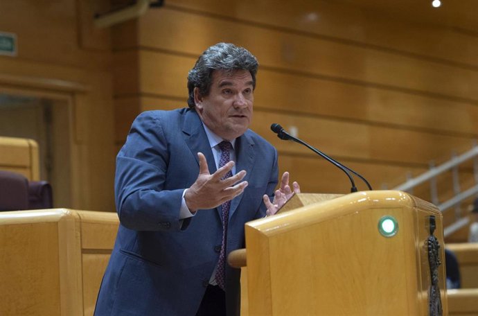 El ministro de Inclusión, Seguridad Social y Migraciones, José Luis Escrivá, interviene durante una sesión de control al Gobierno en el Senado, a 25 de mayo de 2021, en Madrid (España). En este pleno, el Gobierno se enfrenta, entre otras, a preguntas re