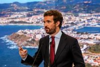 Casado dice a Sánchez que "cumplir la ley no es venganza" y que "dar un golpe al Estado" no es un "valor constitucional"
