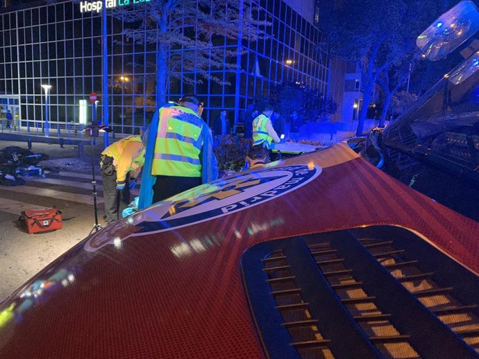 Archivo - Samur-Protección Civil en el lugar del atestado