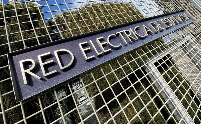 Archivo - Grupo Red Eléctrica de España en su sede de Alcobendas