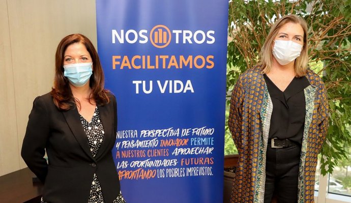 De izq a drcha: Marta Artieda, directora RRHH Allianz Partners, Sara Fernández, presidenta de Baby Friendly Companies.
