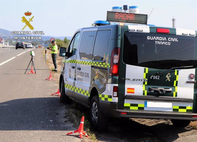 Guardia Civil sorprende a un turismo deportivo circulando a 253 km/h en un tramo de autovía