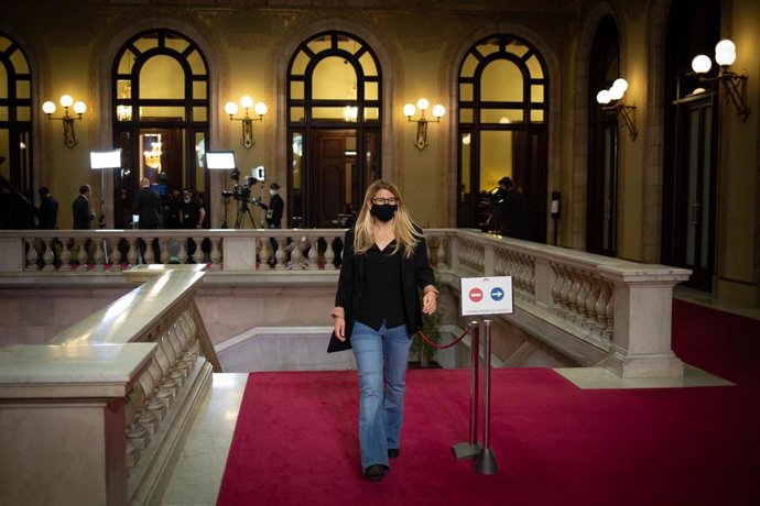 La vicepresidenta de Junts, Elsa Artadi a su llegada a una sesión plenaria en el Parlament de Catalunya, a 20 de mayo de 2021, en Barcelona, Catalunya (España). El Parlament comienza hoy el pleno de investidura del candidato de ERC a la Presidencia de l