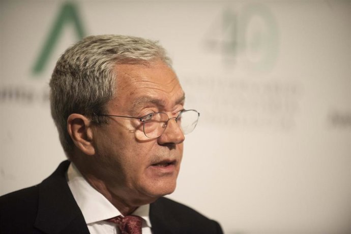 Archivo - Los consejeros de Transformación Económica, Industria, Conocimiento y Universidades, Rogelio Velasco.