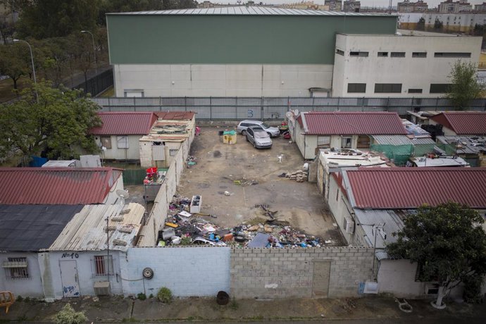 Archivo - Un asentamiento chabolista del Polígono Sur durante el estado de alarma a causa del coronavirus Covid-19.En Sevilla (Andalucía, España), a 20 de marzo de 2020.