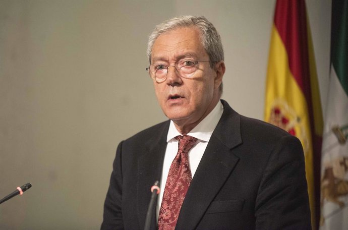 Archivo - Los consejeros de Transformación Económica, Industria, Conocimiento y Universidades, Rogelio Velasco, en la rueda de prensa posterior a la reunión del Consejo de Gobierno. Sevilla a 30 de marzo del 2021