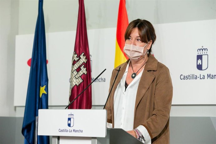 La portavoz del Gobierno de C-LM, Blanca Fernández, en rueda de prensa