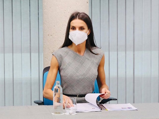 La Reina Letizia ha retomado su agenda presidiendo una reunión de la FEDEPE