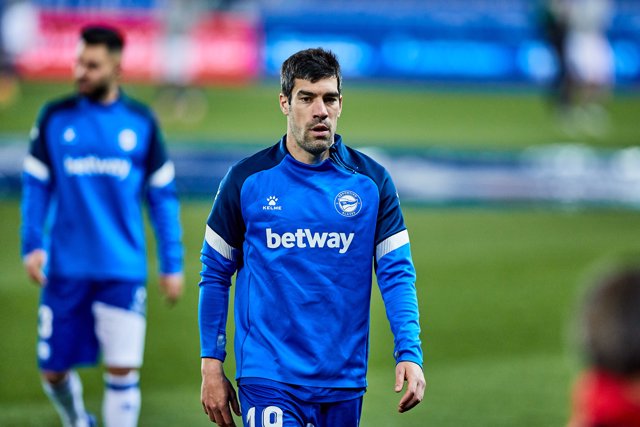 Manu Garcia of Deportivo Alaves warms up before the Spanish league, La Liga Santander, football match played between Deportivo Alaves and Real Valladolid CF at Mendizorroza stadium on February 5, 2021 in Vitoria, Spain.