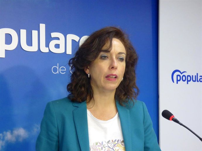 La portavoz del PP en la Diputación de Córdoba, María Luisa Ceballos, en la sede de su partido.