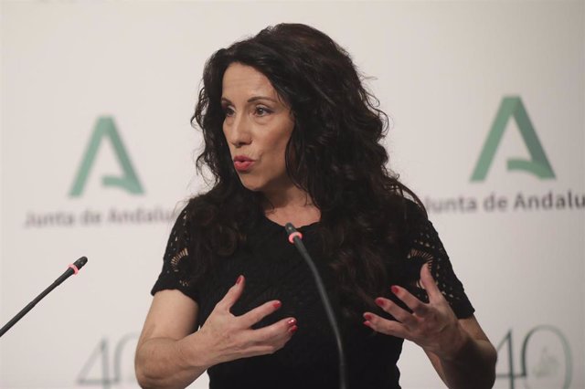 La consejera de Igualdad, Políticas Sociales y Conciliación, Rocío Ruiz durante su intervención en la rueda de prensa semanal posterior a la reunión del Consejo de Gobierno de la Junta de Andalucía. 
