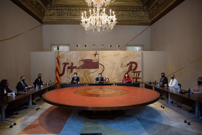 Primera reunió del Consell Executiu que encapala el president de la Generalitat, Pere Aragons.