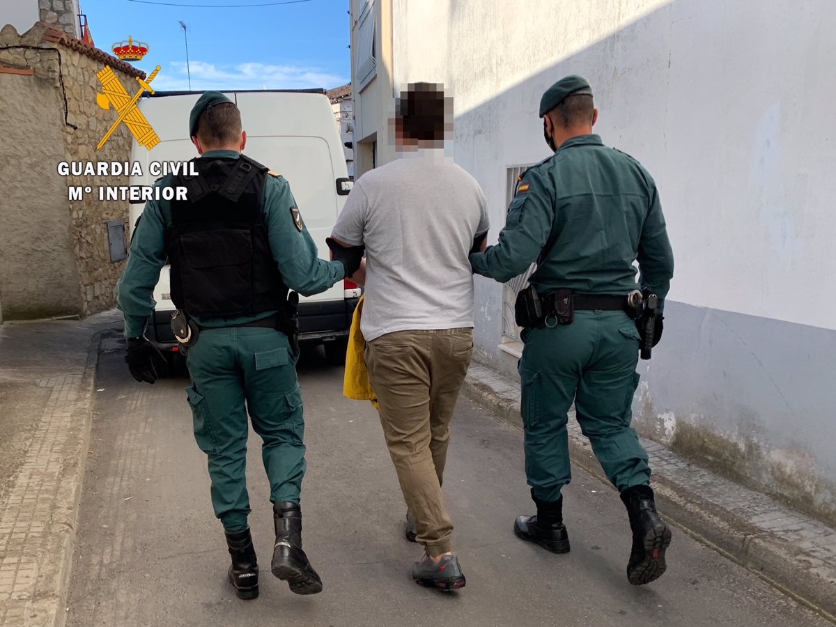 La Guardia Civil Desmantela Un Punto De Venta De Drogas En Moraleja Y ...