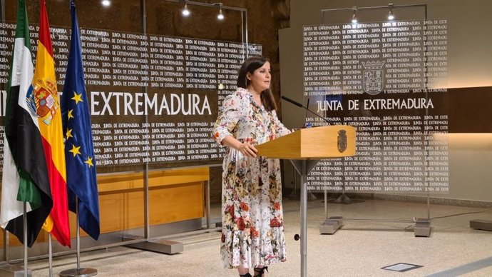 La portavoz de la Junta de Extremadura, Isabel Gil Rosiña, en rueda de prensa tras el Consejo de Gobierno autonómico