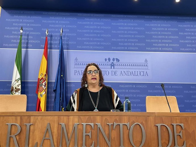 La parlamentaria andaluza no adscrita Ángela Aguilera en rueda de prensa.