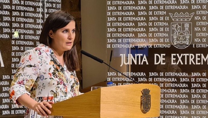 La consejera de Igualdad y portavoz de la Junta de Extremadura, Isabel Gil Rosiña, en rueda de prensa