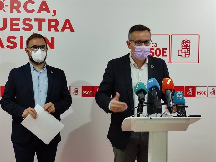 El secretario general del PSRM y portavoz del Grupo Parlamentario Socialista, Diego Conesa, comparece en rueda de prensa