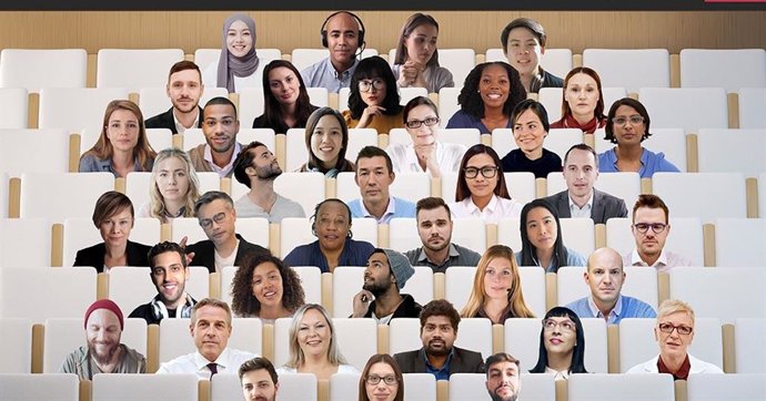 Archivo - Teams añade salas virtuales en Teams para que los integrantes de una reunión estén uno al lado de otro