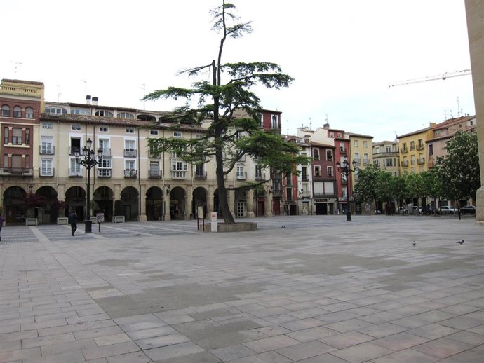 Archivo - Edificios antiguos de Logroño en la Plaza del Mercado.