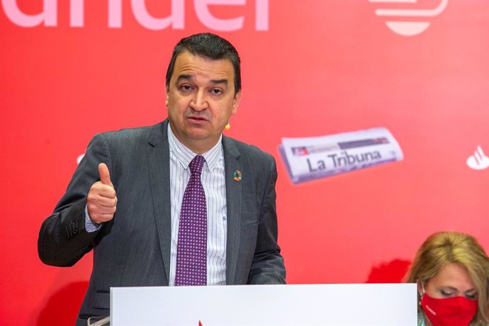 El consejero de Agricultura, Agua y Desarrollo Rural, Francisco Martínez Arroyo, participa en el foro organizado por Agro Santander y La Tribuna con la ponencia Los desafíos de la agricultura de Castilla-La Mancha.