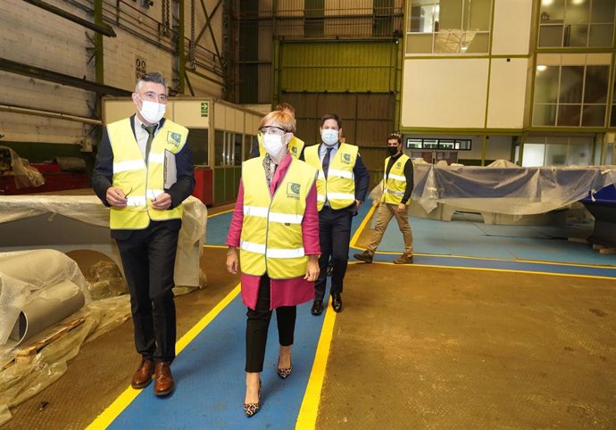 Archivo - La consejera Arantxa Tapia en una visita a  las instalaciones de la empresa Gometegui Industrial, en Laudio