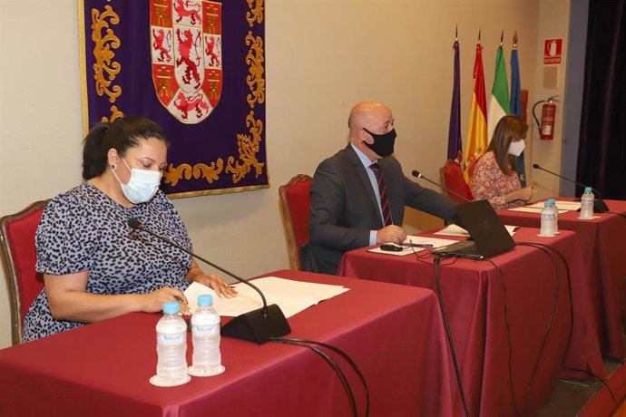 El presidente de la Diputación de Córdoba, Antonio Ruiz, preside el Pleno de la institución provincial correspodiente al mes de mayo.