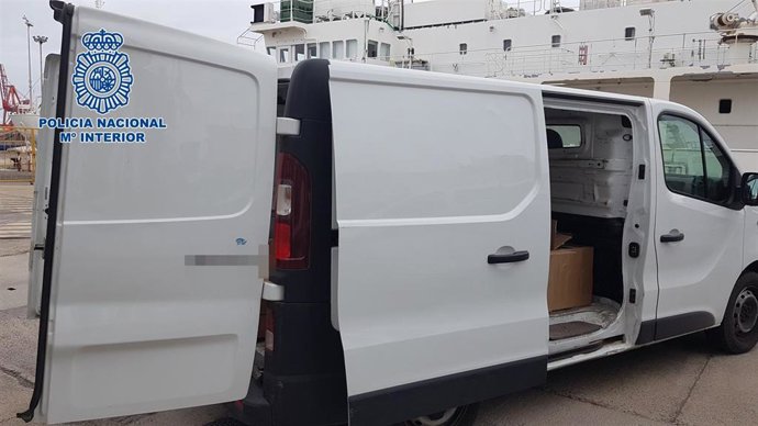 La Policía Nacional localiza 300 kilos de hachís en el interior de un furgón en el puerto de La Luz
