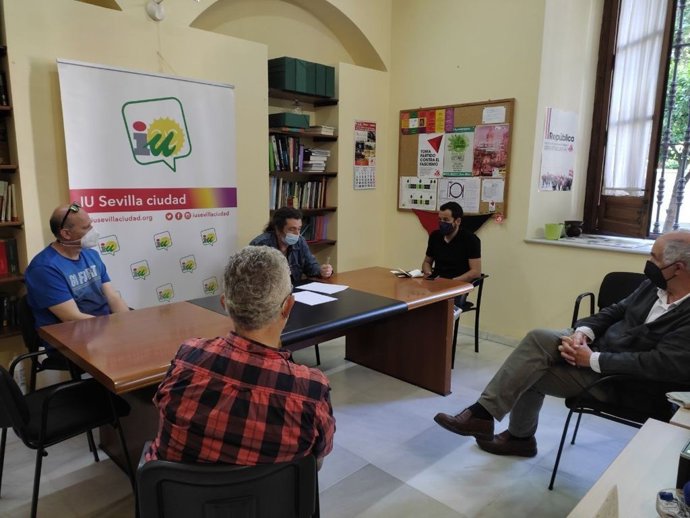 Reunión de González Rojas con trabajadores de la EDAR de San Jerónimo.