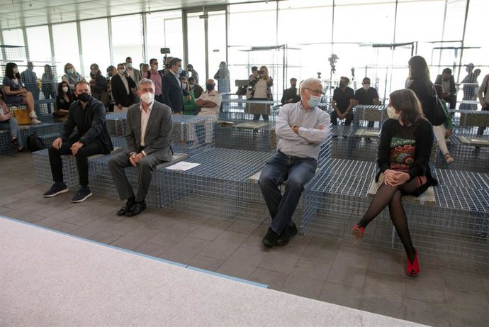 El conseller de Economía Sostenible, Rafa Climent; el alcalde de Valencia, Joan Ribó; la vicepresidenta de la Generalitat, Mónica Oltra, y la consellera de Innovación, Carolina Pascual. Presentación del programa Valncia Capital Mundial del Diseño 2022.