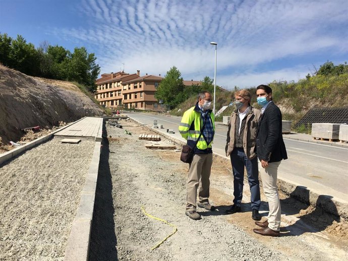 El alcalde accidental, Jesús García, y el concejal de Obras, Servicios e Infraestructuras, Miguel Merino, visitan las obras.