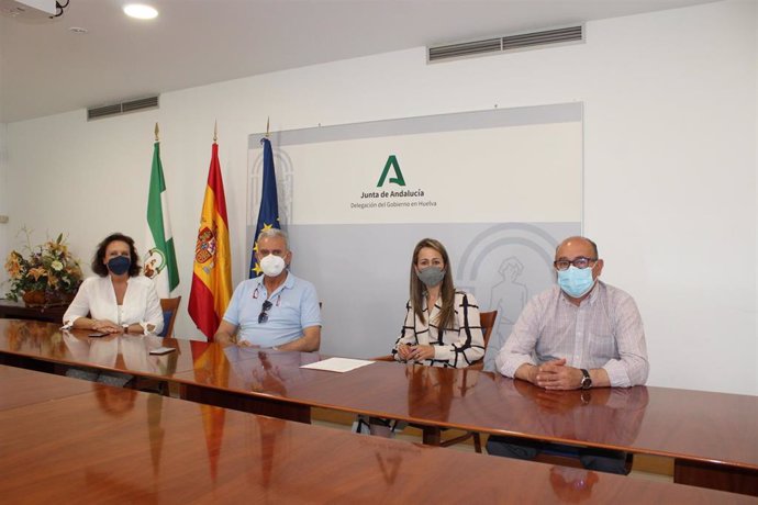 La delegada de la Junta de Andalucía en Huelva, Bella Verano, presenta al nuevo Jurado Provincial de los Premios Taurinos para la temporada 2021.