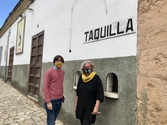 Regidores de MÉS per Inca, en la plaza de toros del municipio.