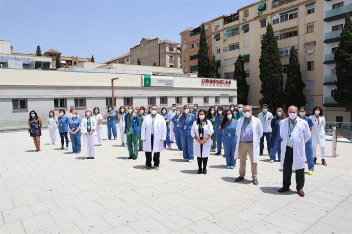 Equipo directivo y parte del personal de Urgencias del Virgen de las Nieves