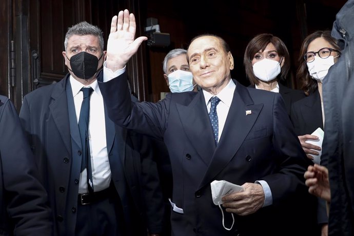 Archivo - 09 February 2021, Italy, Rome: Former Italian Prime Minister Silvio Berlusconi arrives to meet with Mario Draghi, at the Italian Chamber of Deputies. Draghi, the former chief of the European Central Bank has been assigned by President Sergio M