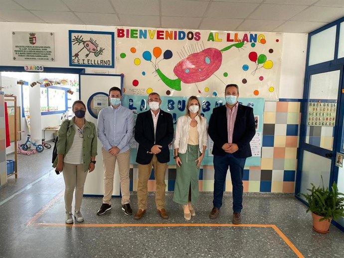 Visita del delegado territorial de Educación y Deporte, Miguel Andréu, a Paterna de Rivera.