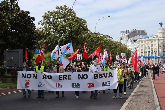 Trabajadores de BBVA protestan por el ERE el 26 de mayo de 2021.