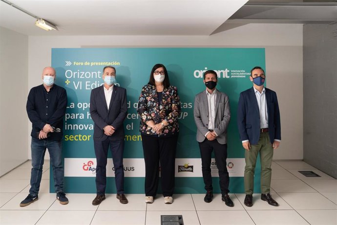 Patxi Larumbe, director de Desarrollo Empresarial de Cocuus,Ignacio Hernández, director de Innovación de Florette , Pilar Irigoien, gerente de Sodena, David Sánchez, director de Innovación de Grupo Eroski, y Santiago Sala, director general de Grupo Apex