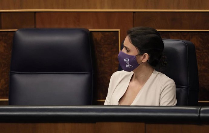 La ministra de Igualdad, Irene Montero, en una sesión de control al Gobierno, a 26 de mayo de 2021, en el Congreso de los Diputados, Madrid, (España). La crisis diplomática abierta con Marruecos, los planes del Gobierno para la presente legislatura, y l