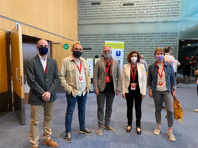 El secretario general de CC.OO. de Catalunya, Javier Pacheco, el secretario general de CC.OO, Unai Sordo, y la teniente de alcalde del Ayuntamiento de Barcelona, Janet Sanz, en el tercer Congreso Federal de Construcción y Servicios