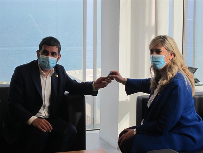 El exconseller Chakir el Homrani y la consellera de Derechos Sociales Violant Cervera